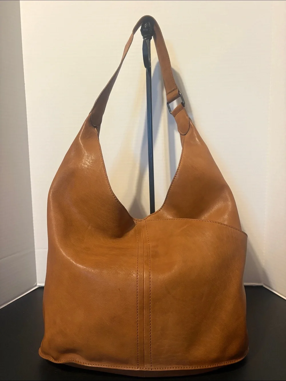 Everyday Leather Hobo Bag - Cognac